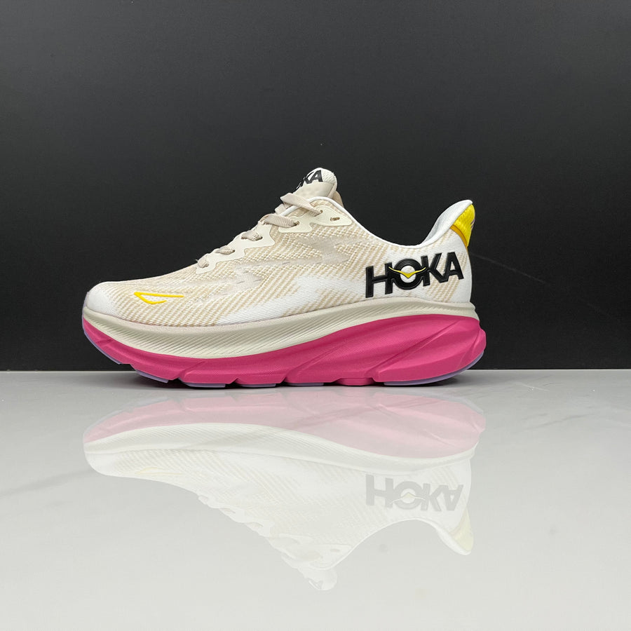 Hoka Clifton 9 'Eggnog'
