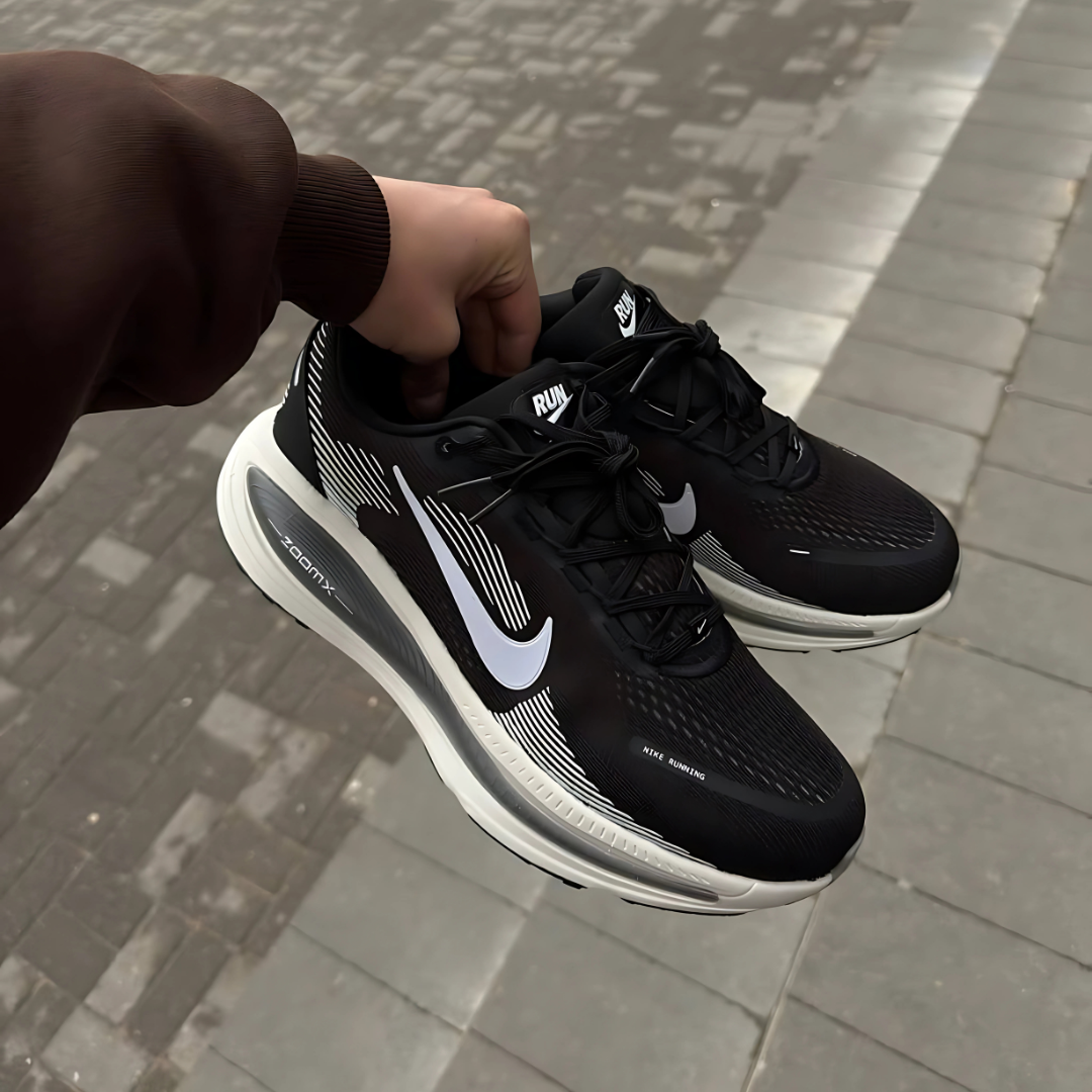 Nike Vomero 18 'Black'