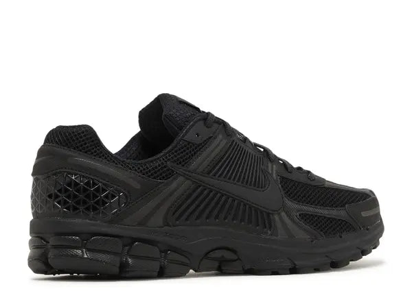 Air Zoom Vomero 5 'Triple Black'