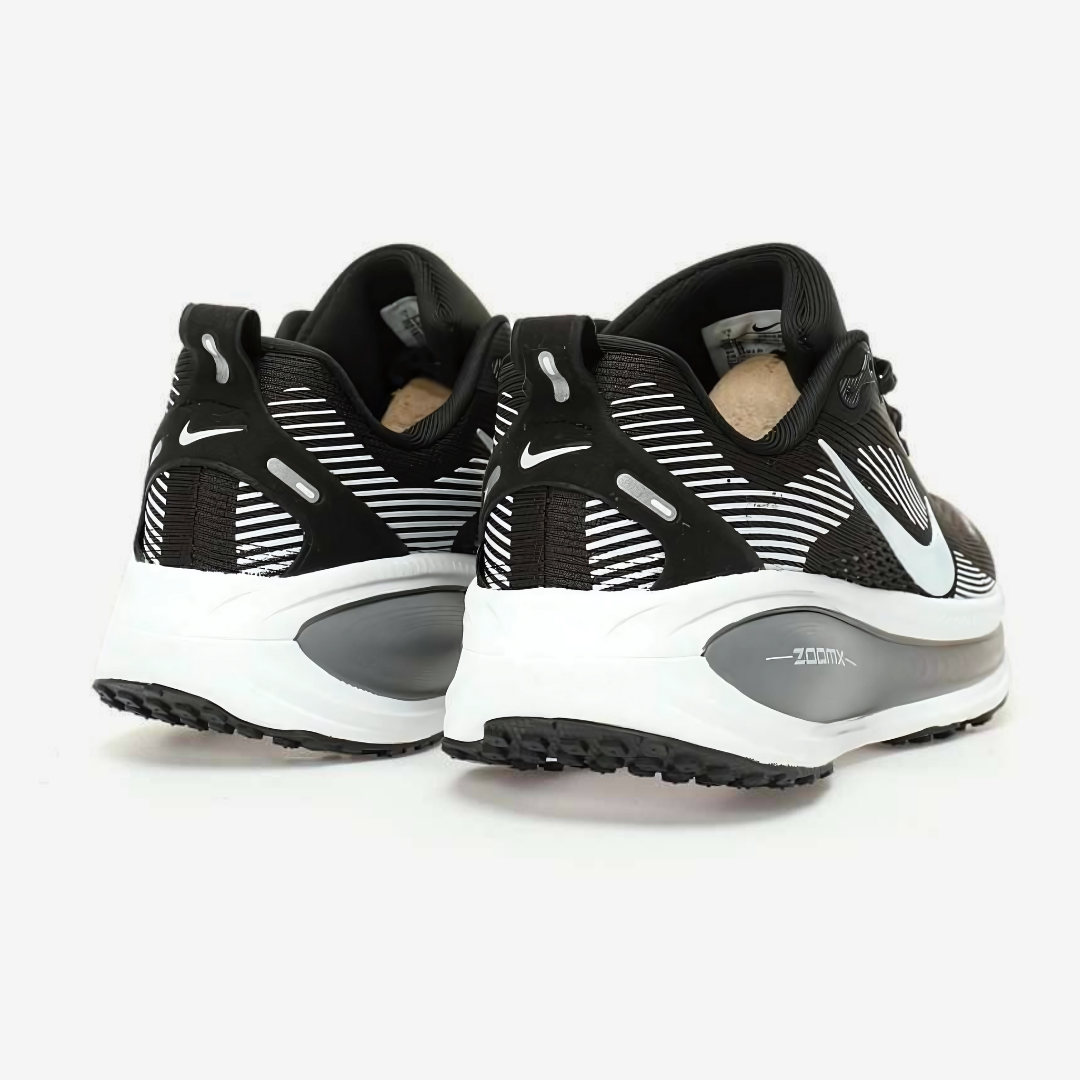 Nike Vomero 18 'Black'