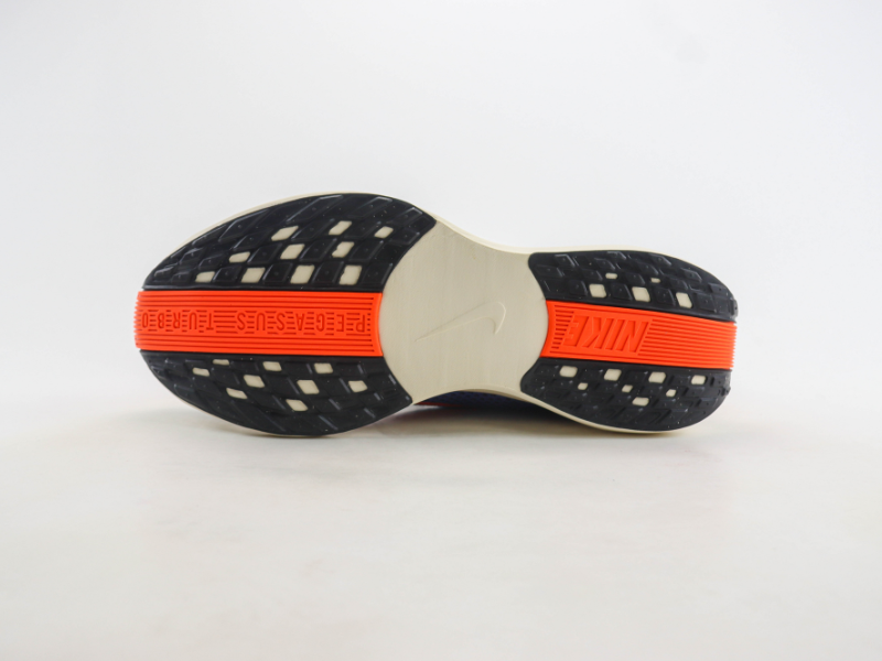 Pegasus Plus 'Black Hyper Crimson'