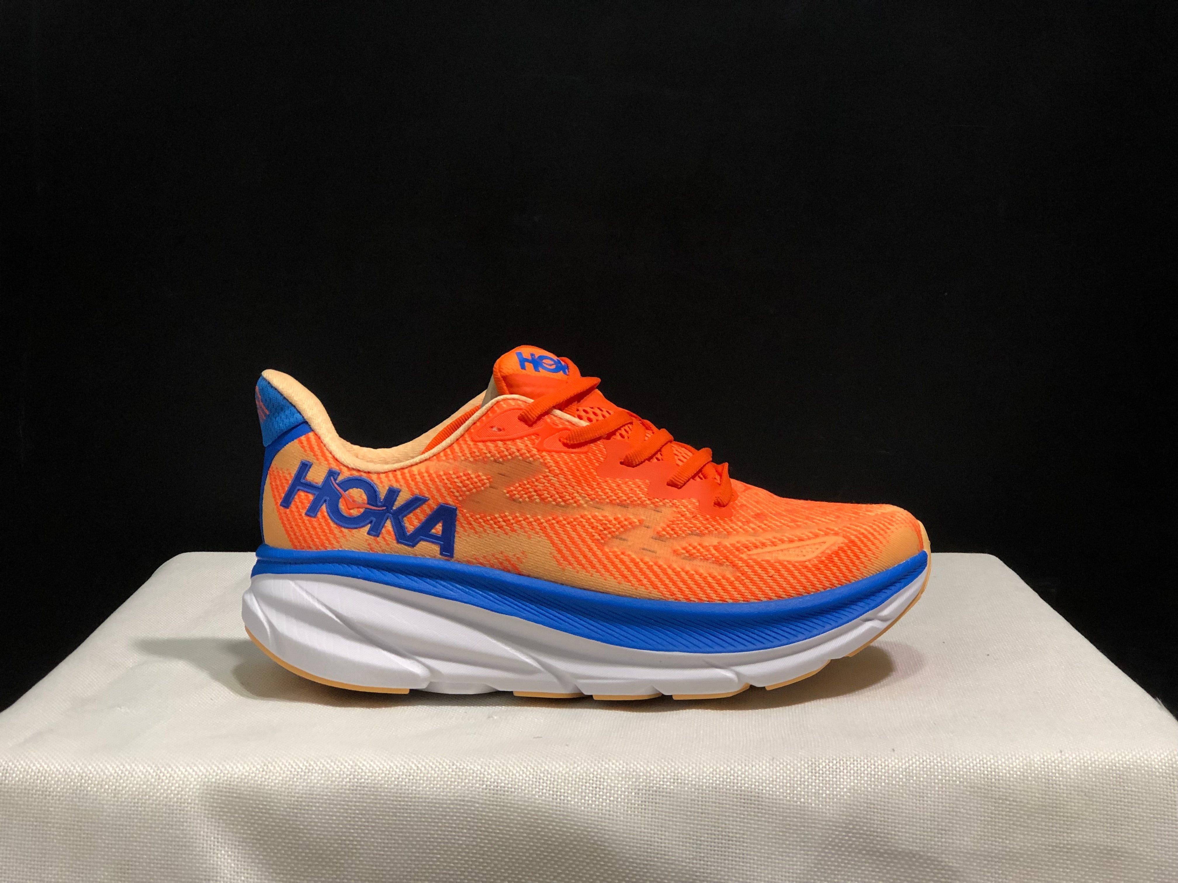 Hoka Clifton 9 'Beige-Pink'