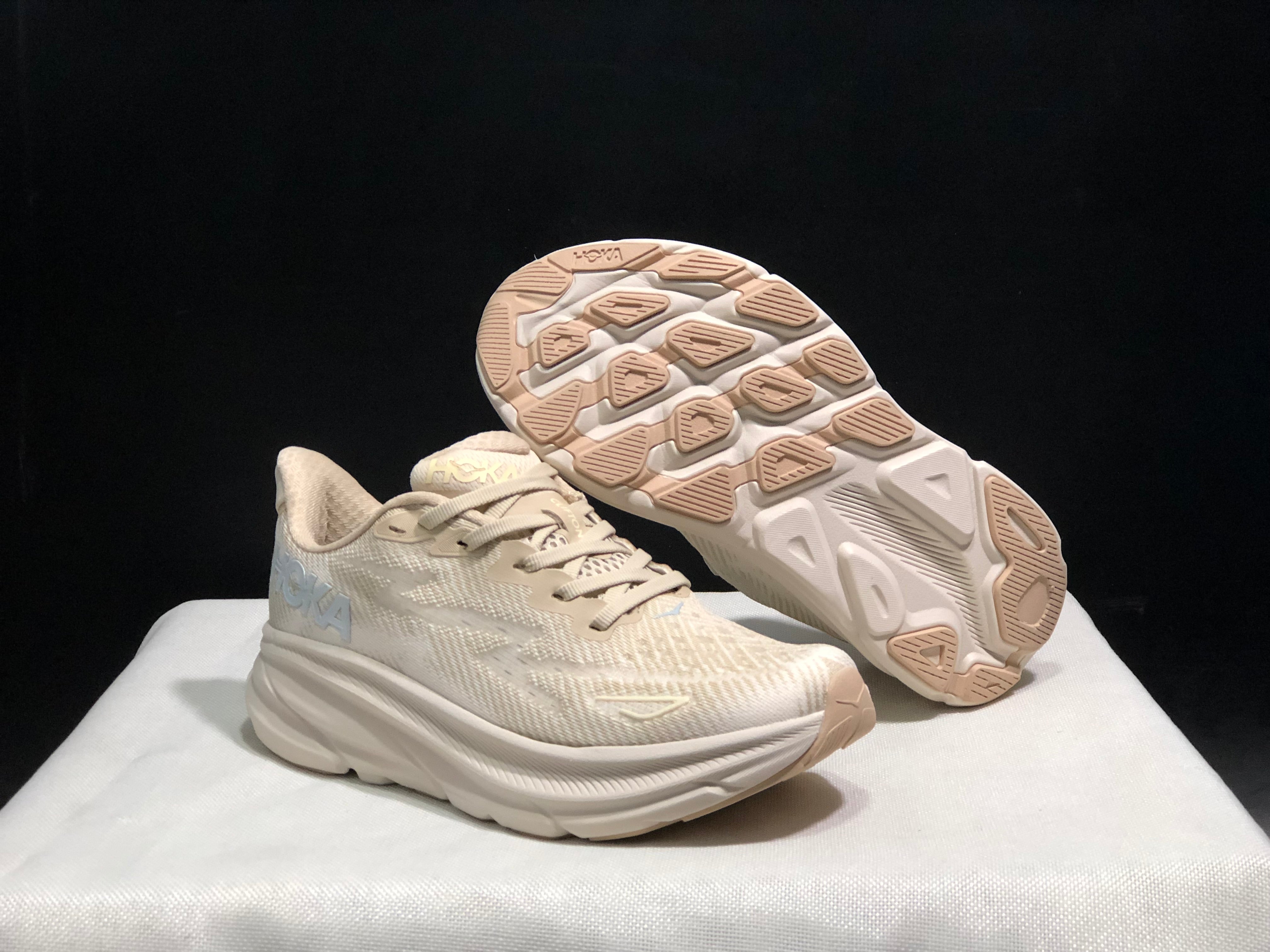 Hoka Clifton 9 'Beige-Pink'