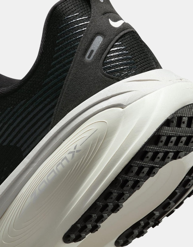 Vomero 18 "Black White"