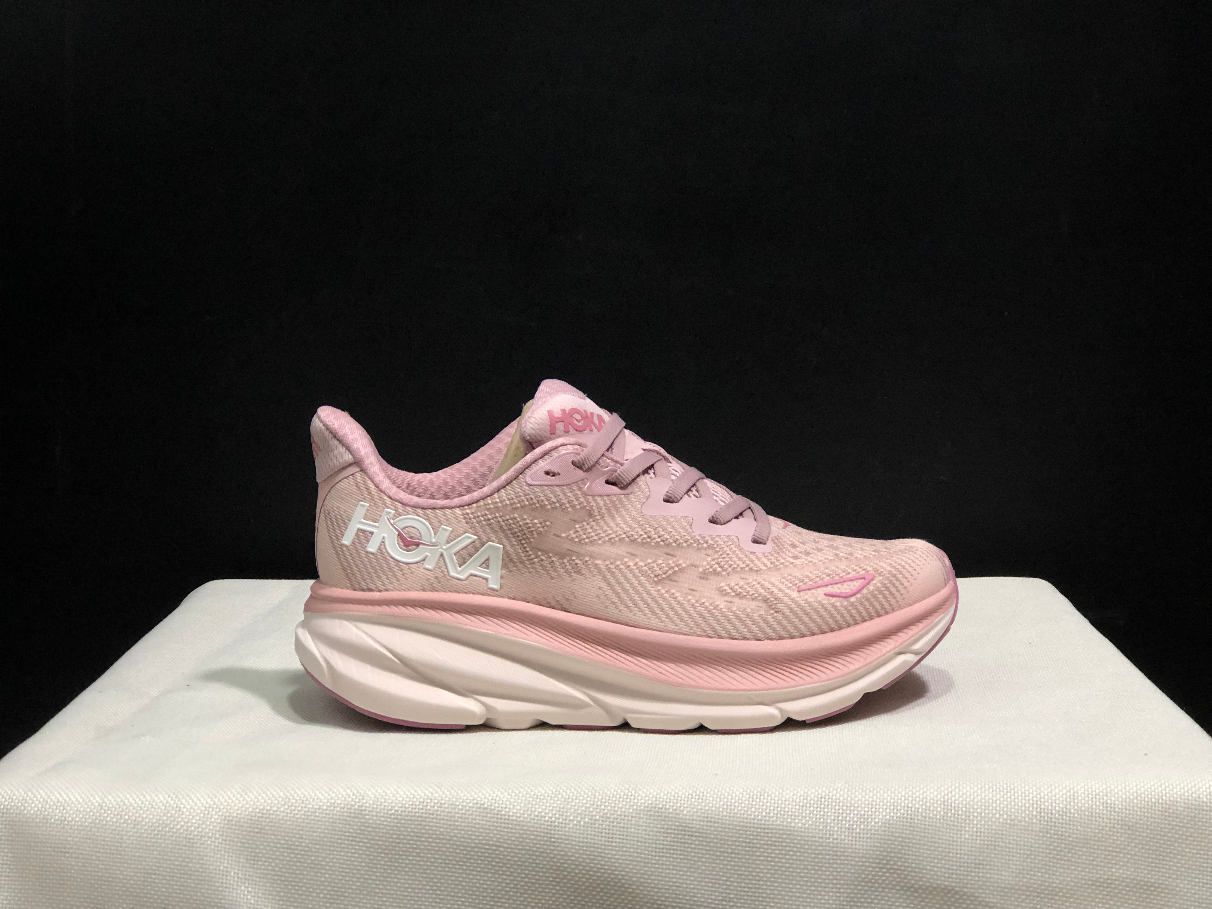 Hoka Clifton 9 'Beige-Pink'