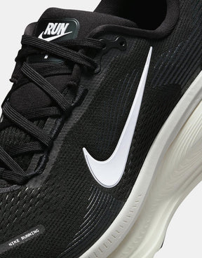 Vomero 18 "Black White"