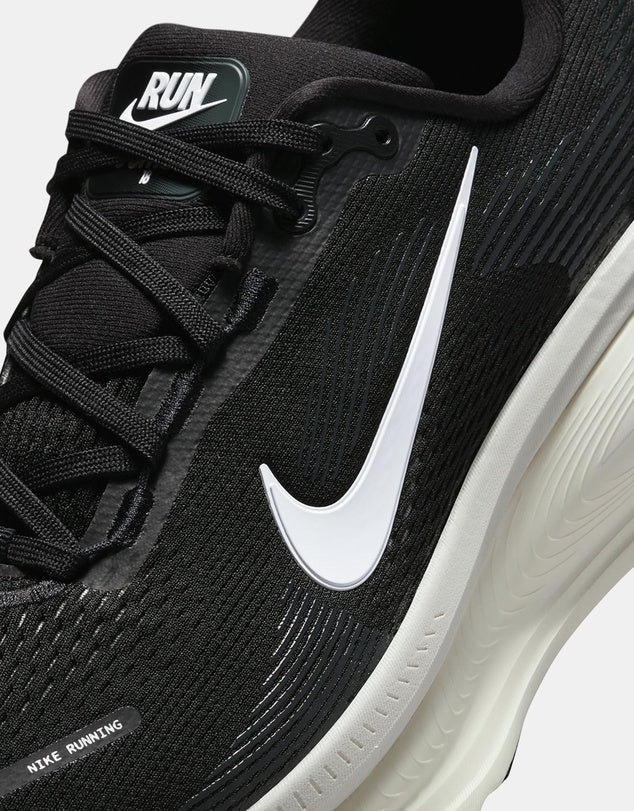 Vomero 18 "Black White"