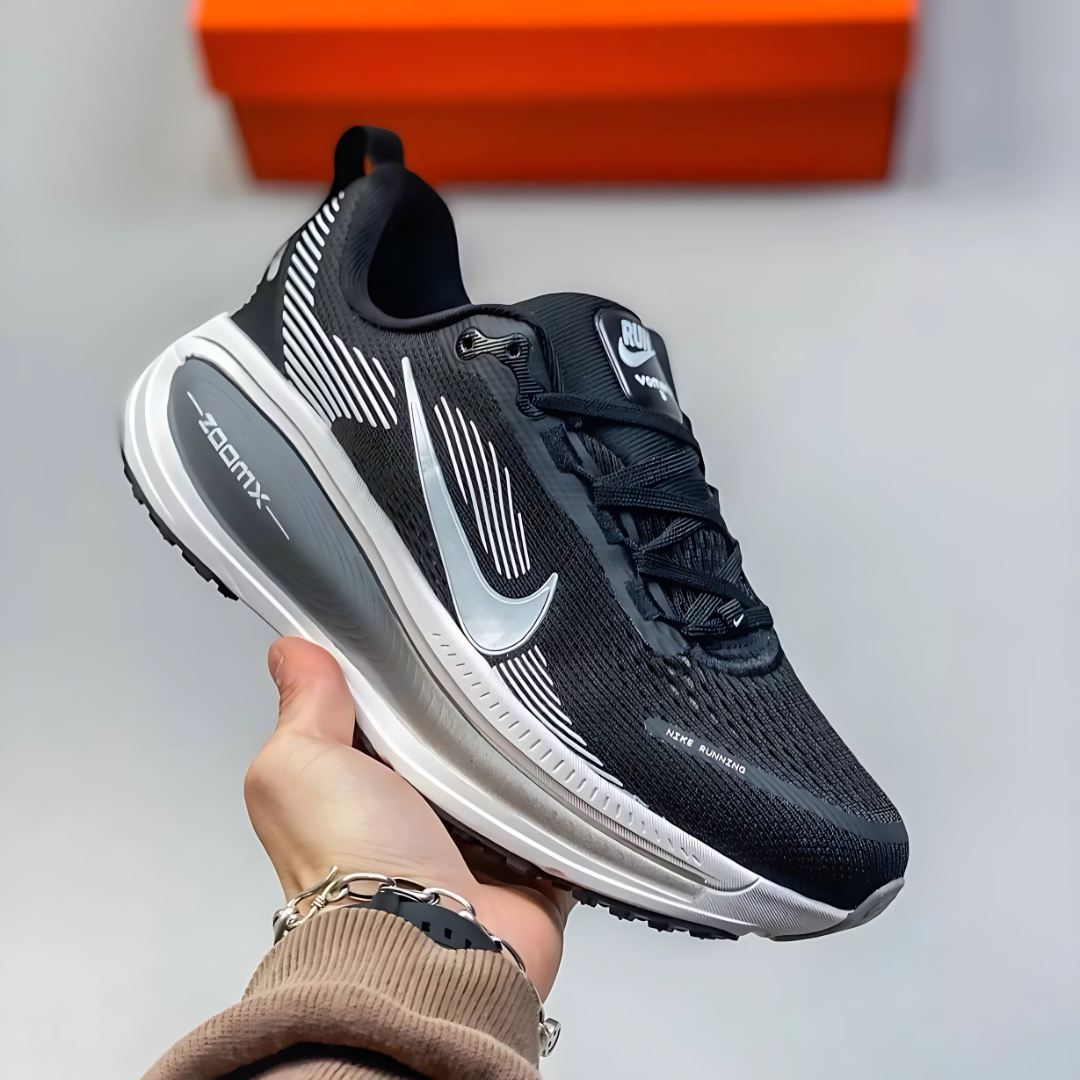 Nike Vomero 18 'Black'