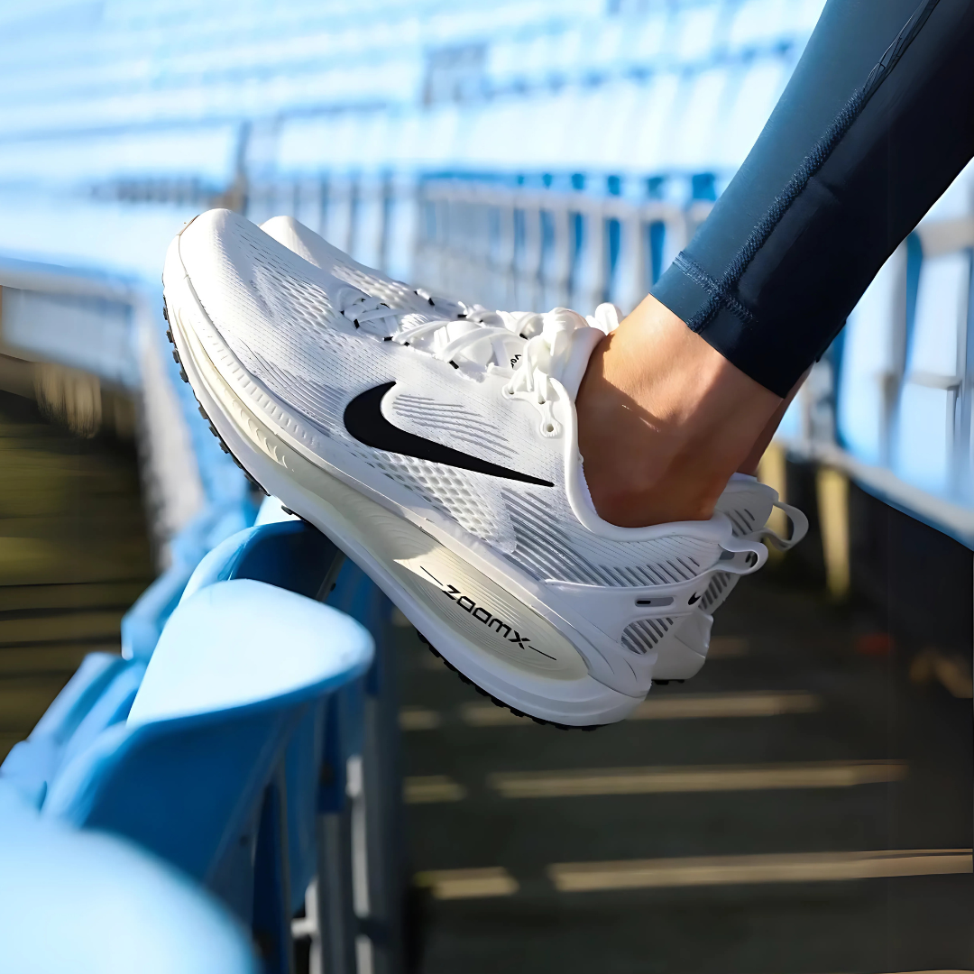Nike Vomero 18 'Light Bone'