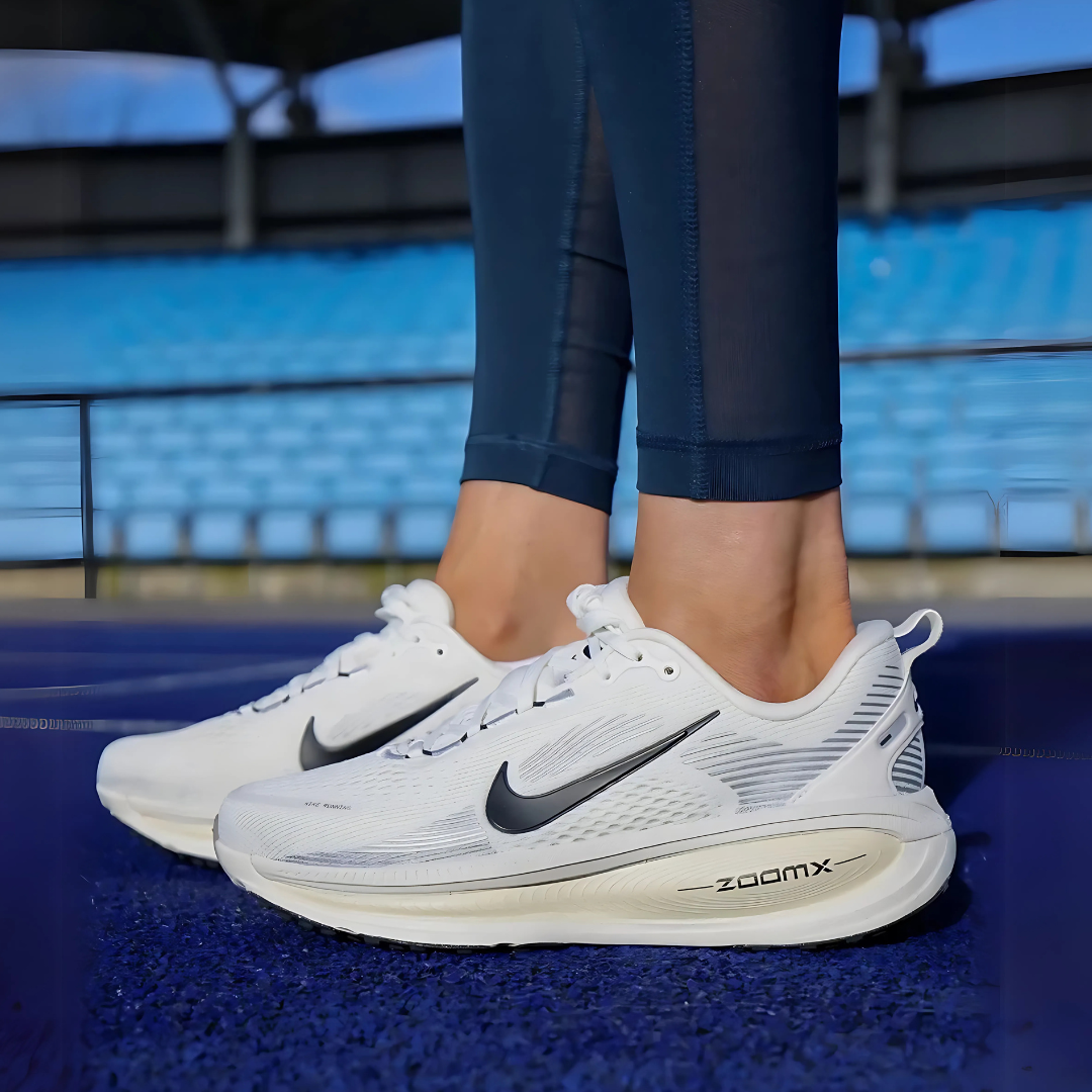 Nike Vomero 18 'Light Bone'