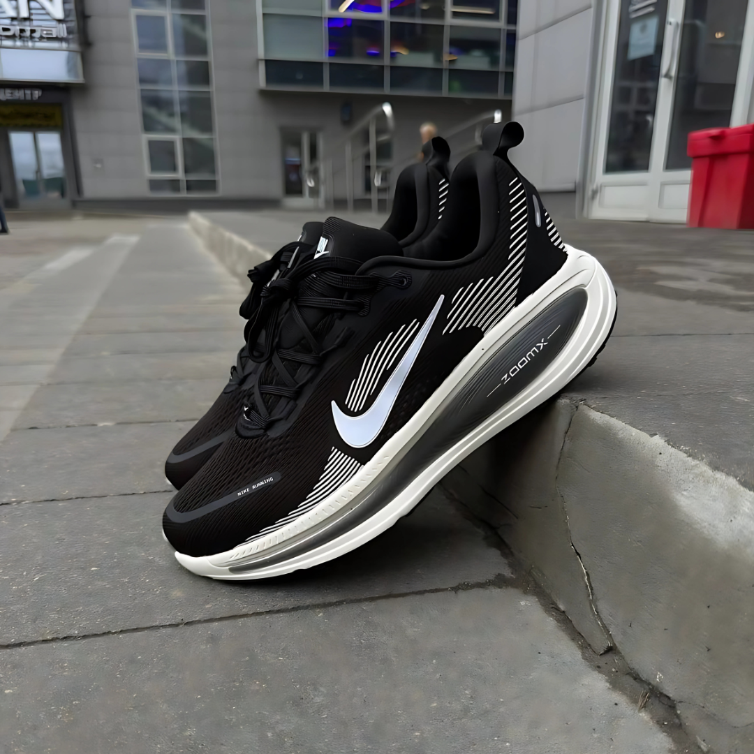 Nike Vomero 18 'Black'