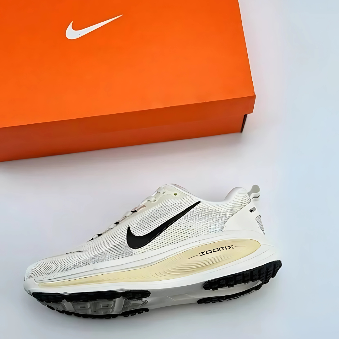 Nike Vomero 18 'Light Bone'