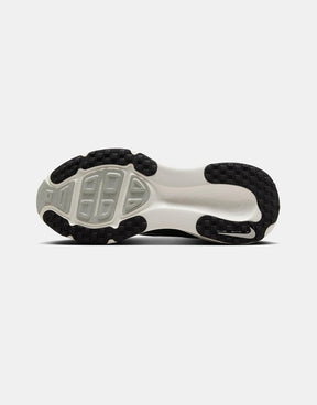 Vomero 18 "Black White"