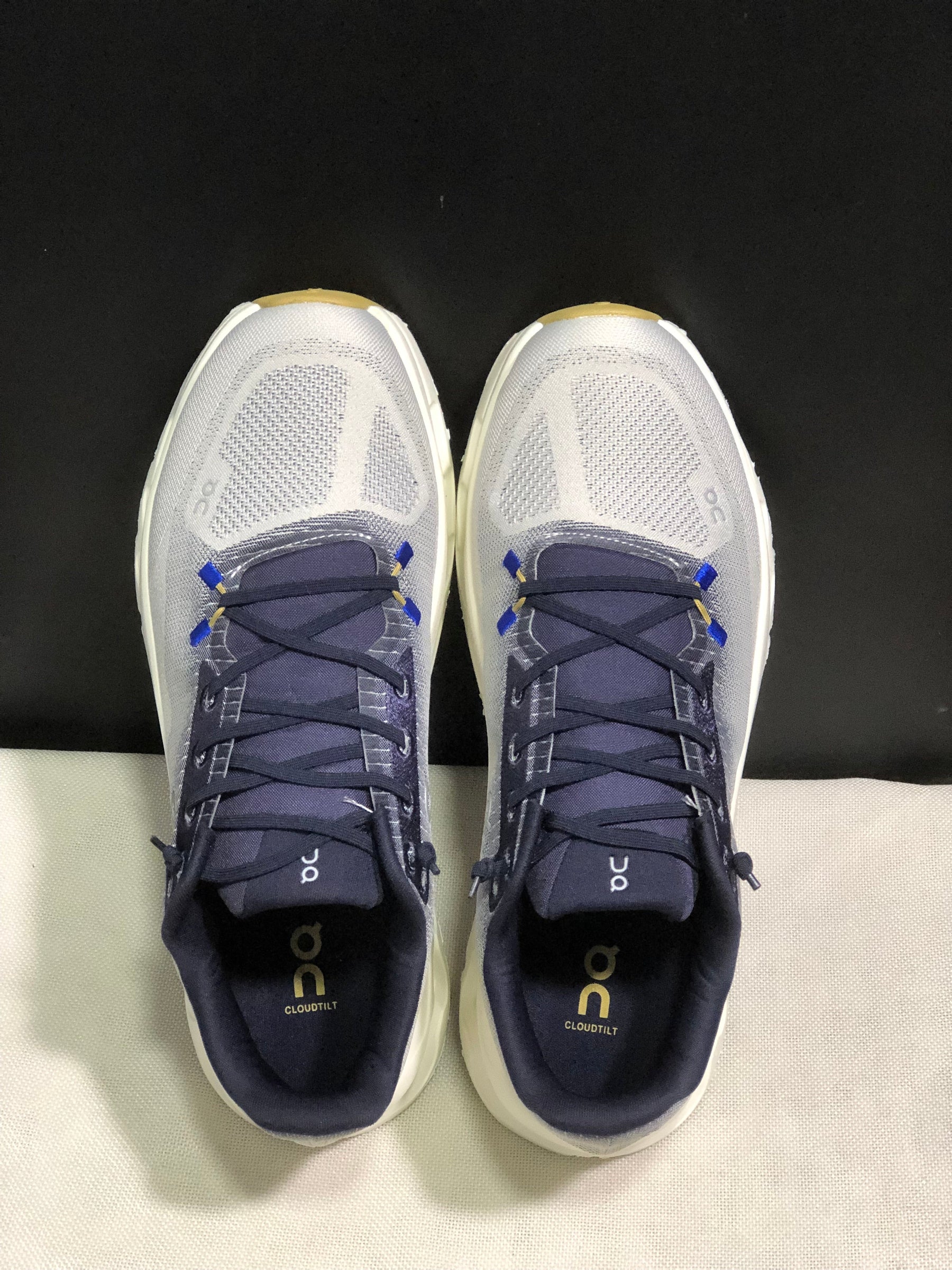 On Cloudtilt 'Midnight Ivory'
