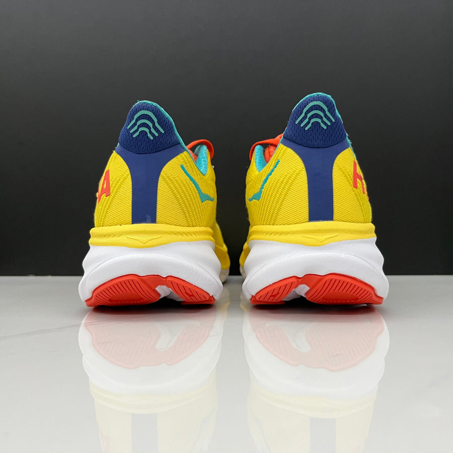 Hoka Clifton 9 'Passion Fruit'