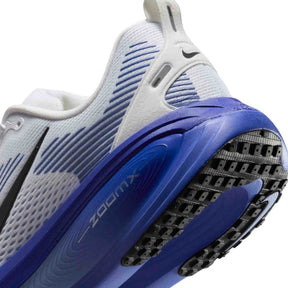 Vomero 18 "White Navy Blue"