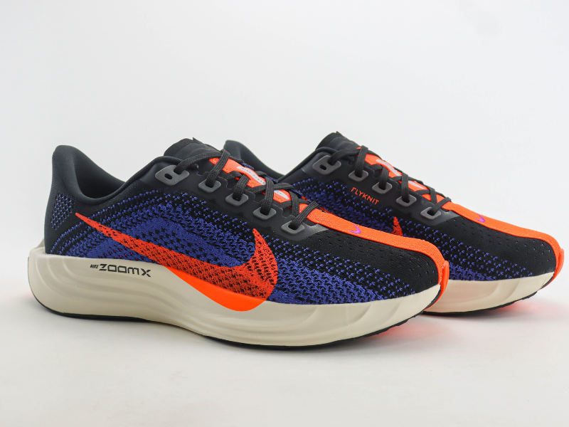 Pegasus Plus 'Black Hyper Crimson'