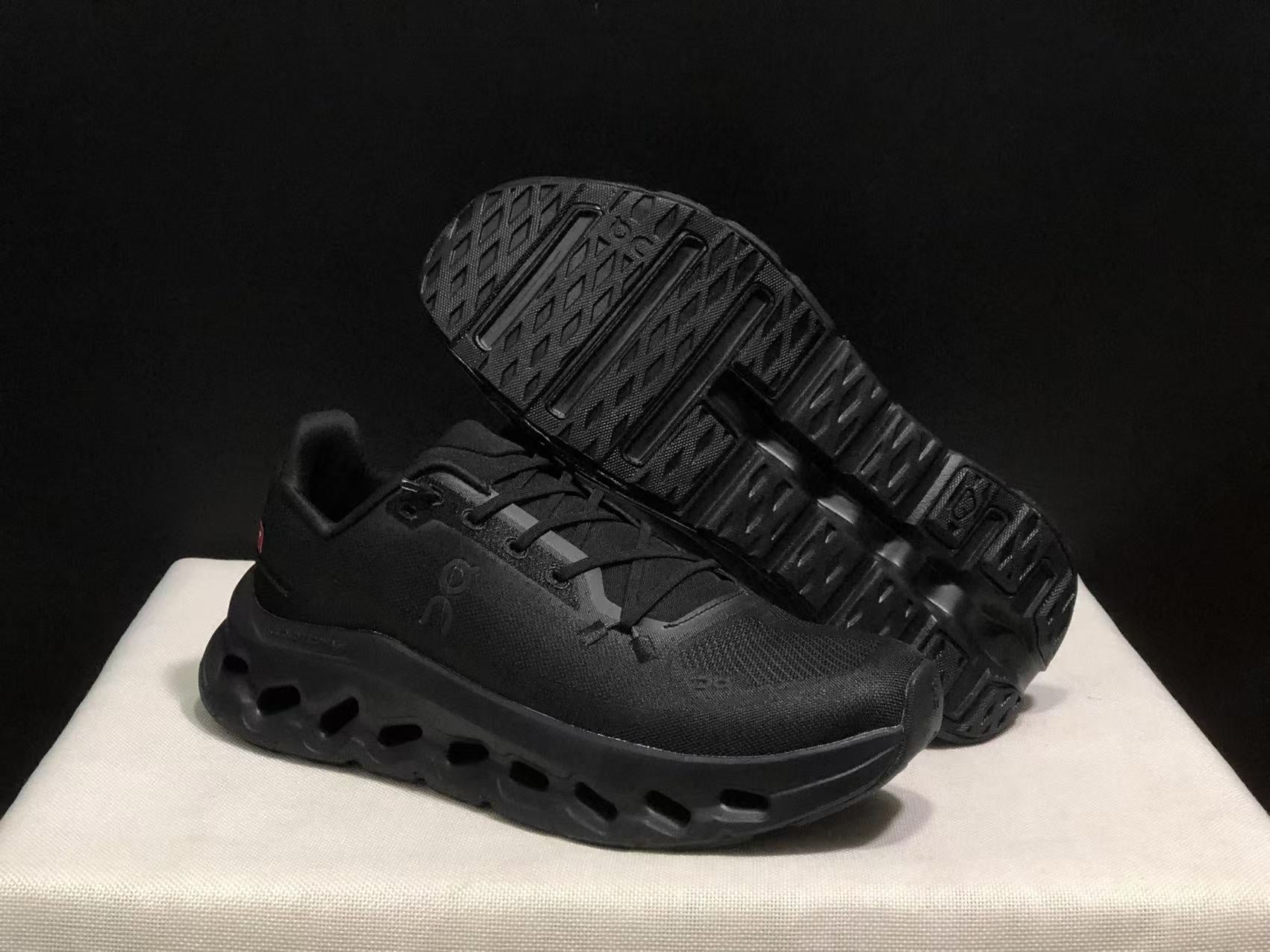 On Cloudtilt 'Triple Black'