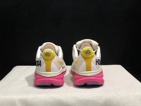 Hoka Clifton 9 'Beige-Pink'