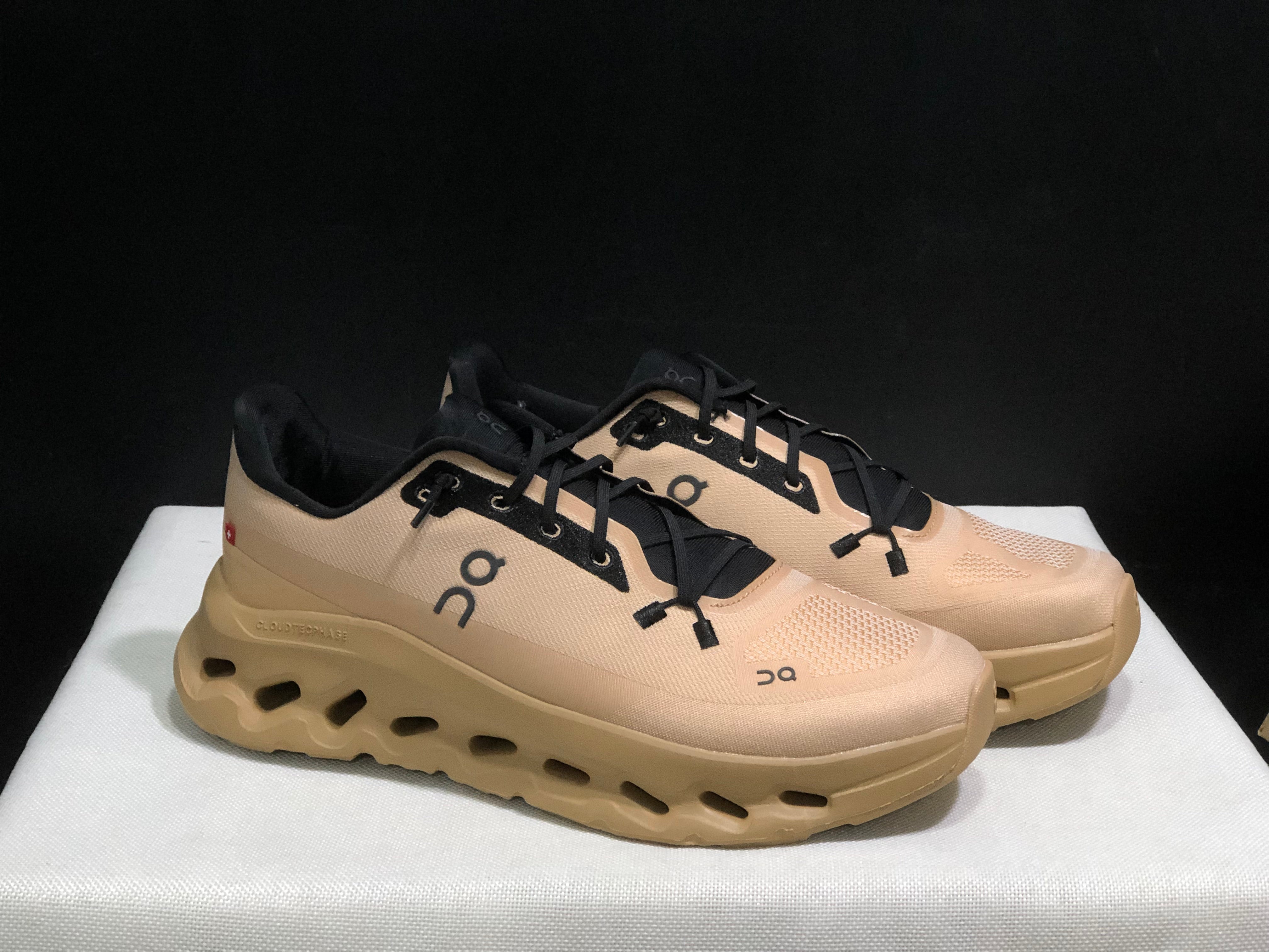 On Cloudtilt 'Beige'