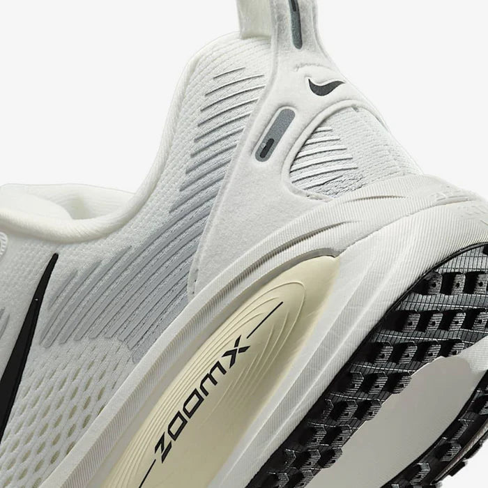 Vomero 18 "White Beige"