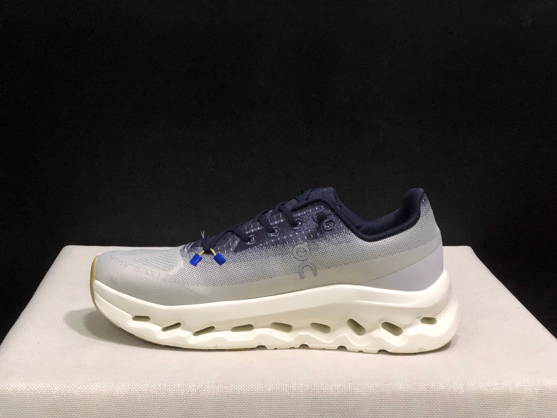 On Cloudtilt 'Midnight Ivory'