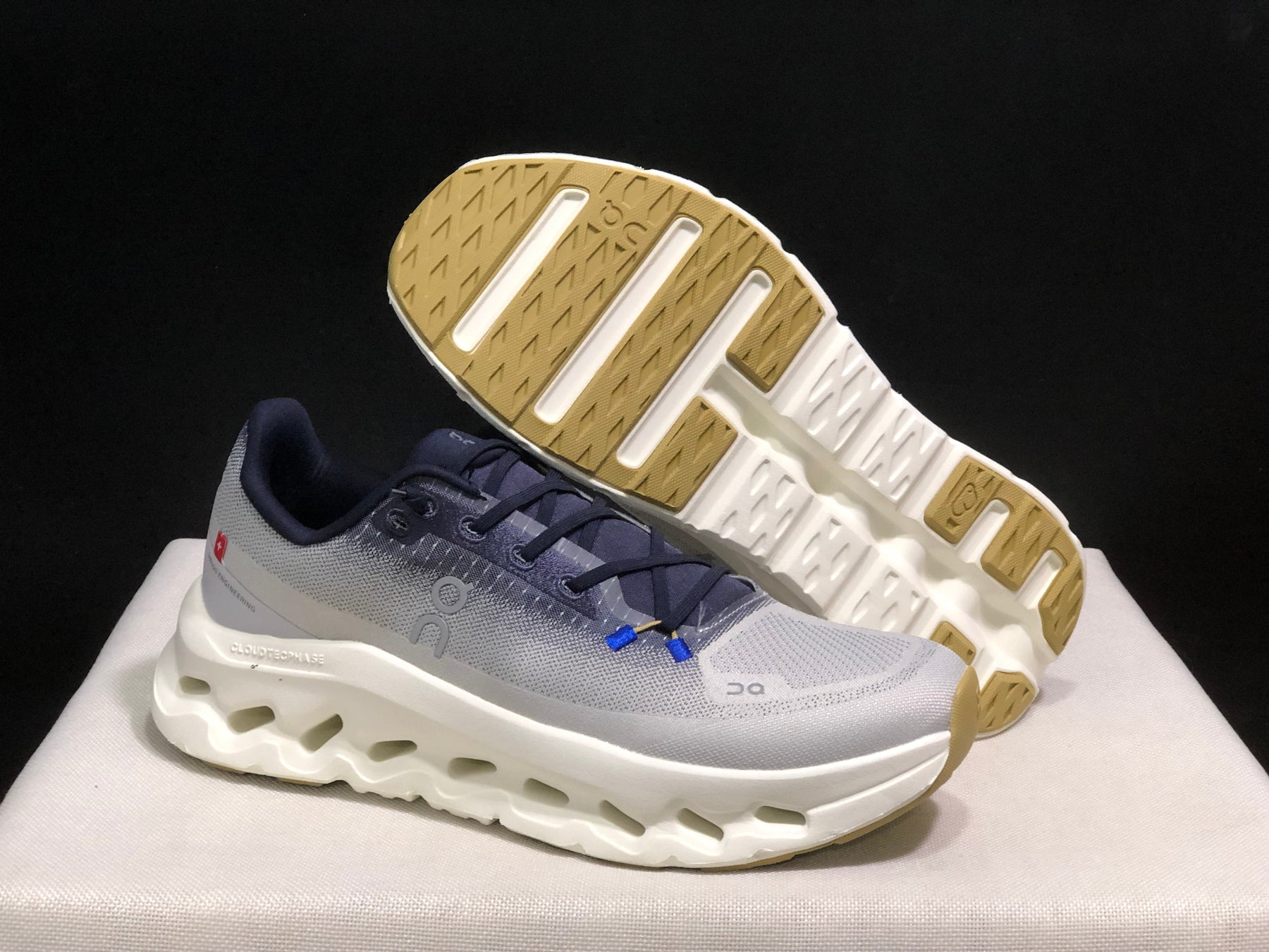 On Cloudtilt 'Midnight Ivory'