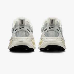 Vomero 18 "White Beige"