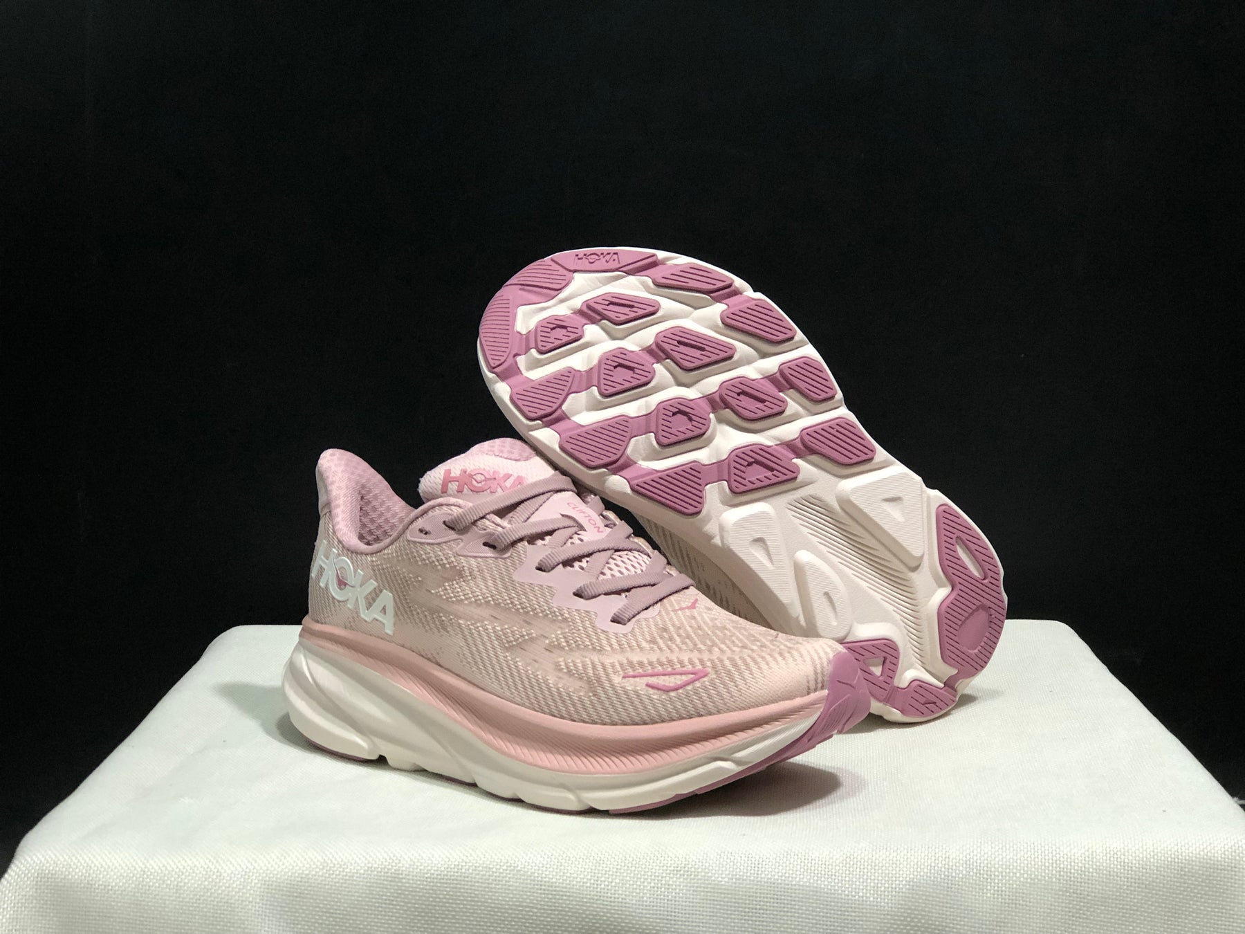 Hoka Clifton 9 'Beige-Pink'