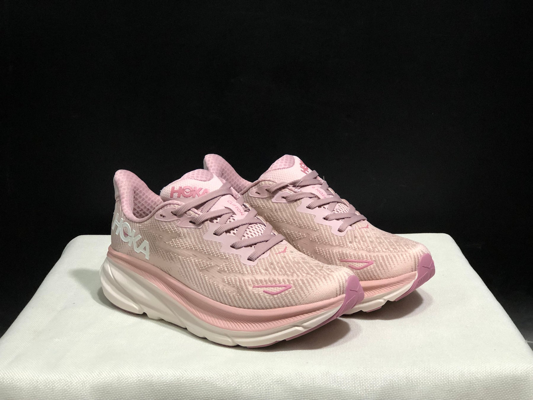Hoka Clifton 9 'Beige-Pink'